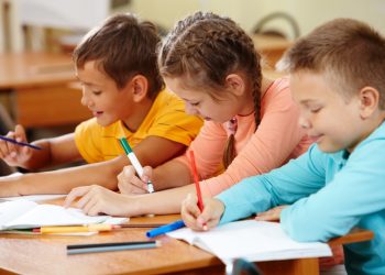 Comisia Europeană a reclamat Austria la CJUE, după ce a tăiat alocaţiile copiilor români