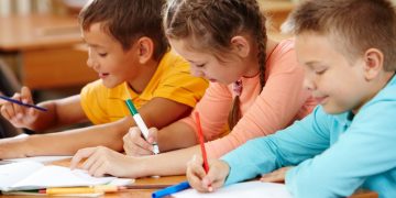 Comisia Europeană a reclamat Austria la CJUE, după ce a tăiat alocaţiile copiilor români