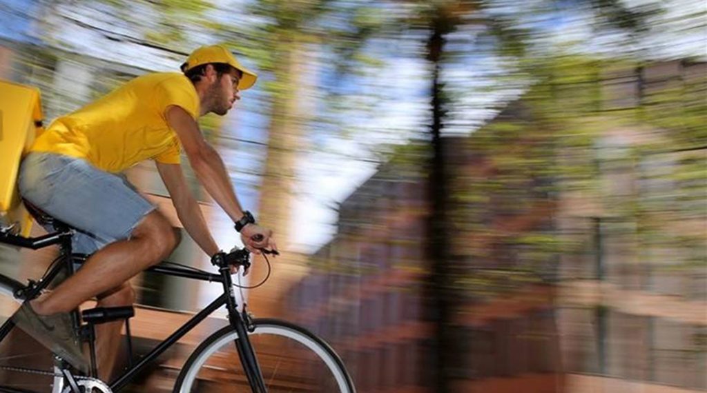 Pizza, arme sau droguri la domiciliul clientului