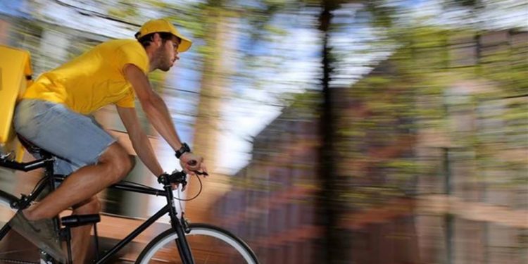 Pizza, arme sau droguri la domiciliul clientului