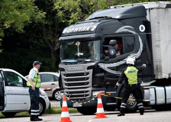 Amendă de 34 de mii de euro pentru doi șoferi români și firma de transport