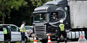 Amendă de 34 de mii de euro pentru doi șoferi români și firma de transport