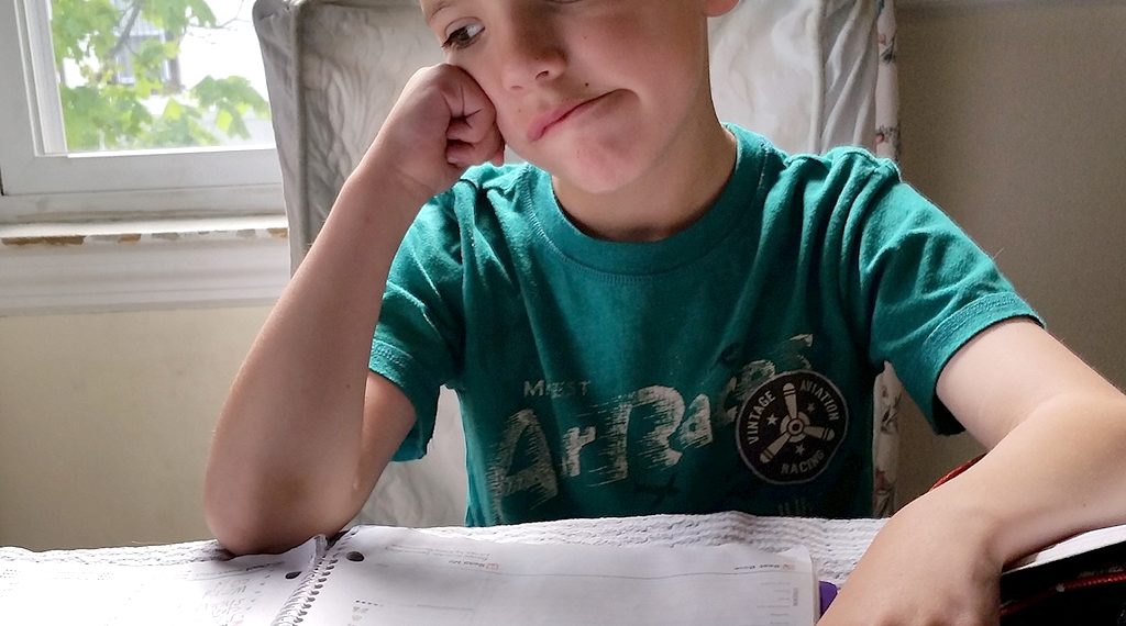 S-a votat: părinții stau acasă cu copiii până la sfârșitul anului școlar