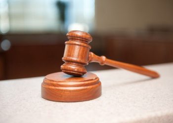 Pușcărie pentru contracte ”cu dedicație”. Sechestru de peste 40 de milioane de lei