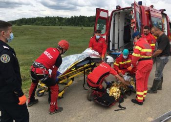 Căzut într-o râpă, un bihorean de 84 de ani a fost salvat după 2 zile de căutări
