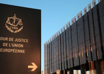 Curtea de Justiție a UE: Un angajat are dreptul la concediu de odihnă și pentru perioada dintre concedierea ilegală și reintegrarea în muncă
