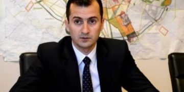 Fost viceprimar, trimis în judecată pentru trafic de influență. Ar fi primit bani chiar în sediul consiliului local