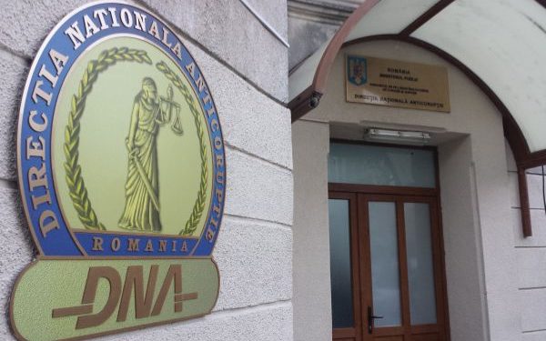 „Spioni” pentru oameni de afaceri. Angajaţii unui spital ar fi primit excursii şi bilete de avion ca să ajute anumite firme la licitaţii