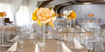 Din 15 iunie, la evenimentele private organizate în spaţii închise pot participa până la 20 de persoane