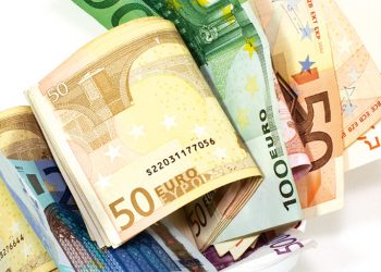 Profit de aproape 700 de milioane pe spinarea românilor