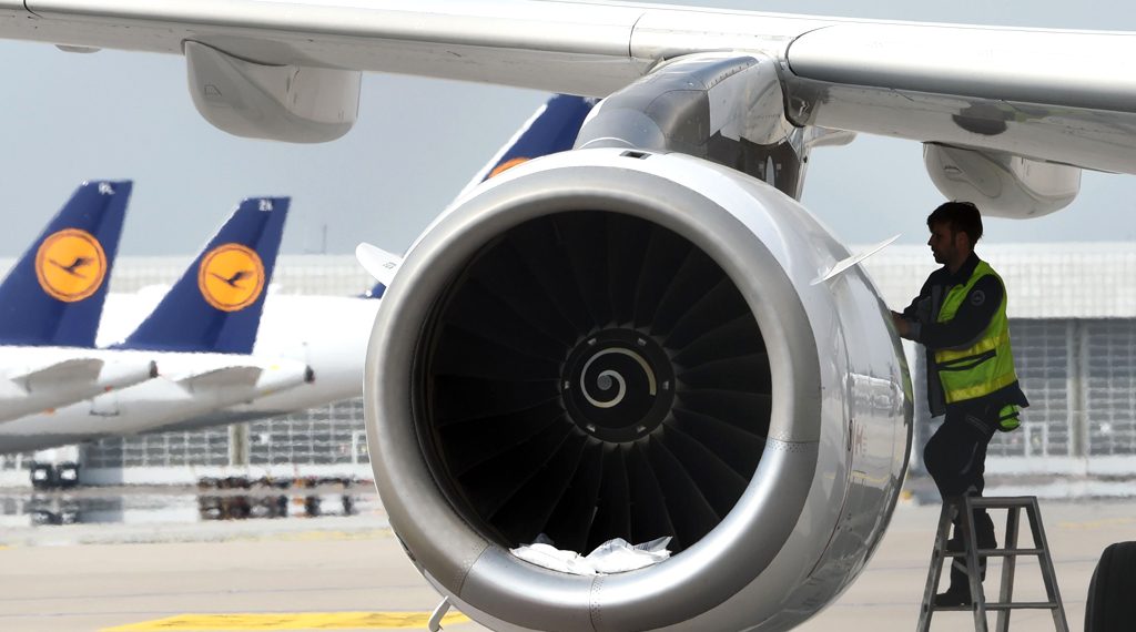 Lufthansa plănuieşte concedieri masive. 22.000 de locuri de muncă vor fi desfiinţate