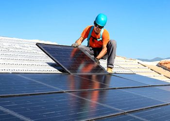 Producătorii de energie din surse regenerabile: „NU lăsați Programul Casa Verde – Panouri Fotovoltaice să se transforme într-un fiasco!”