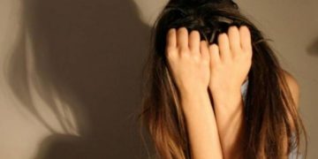 Profesor reţinut după ce a întreţinut relaţii sexuale cu o elevă de clasa a VIII-a