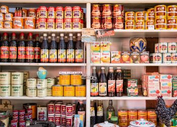 Alimentele s-au scumpit cu peste 4% de la începutul anului. În schimb, preţurile combustibililor au scăzut cu 10% (INS)