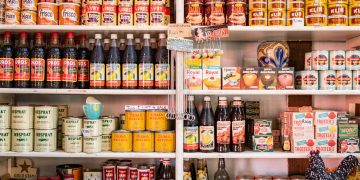 Alimentele s-au scumpit cu peste 4% de la începutul anului. În schimb, preţurile combustibililor au scăzut cu 10% (INS)