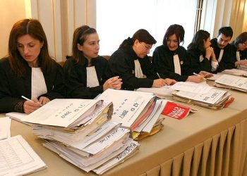 Avocaţii cer program special la Arhivă şi Registratură şi permiterea fotocopierii cu telefonul a dosarelor