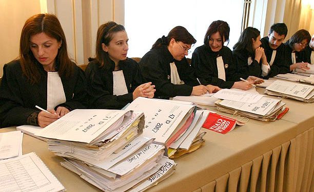 Avocaţii cer program special la Arhivă şi Registratură şi permiterea fotocopierii cu telefonul a dosarelor