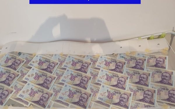 Percheziții la cel mai mare falsificator de bancnote de plastic din lume. A creat ”super-leul”, cel mai bun fals din istoria României