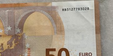 Euro falşi, plasaţi în oraşe din vestul ţării, printre care şi Oradea. Cum acţionau suspecţii