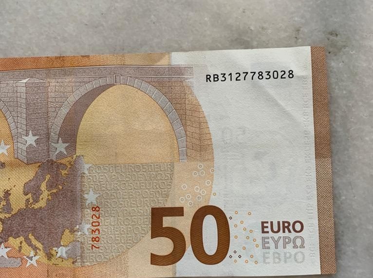 Euro falşi, plasaţi în oraşe din vestul ţării, printre care şi Oradea. Cum acţionau suspecţii