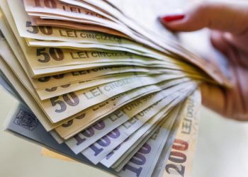 ”Comisioane” pentru facilitarea obținerii frauduloase a unor credite sau indemnizații