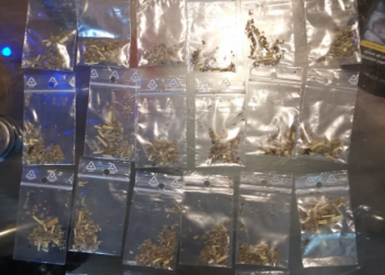 Tinerii și adolescenții, clienții favoriți ai unor traficanți de droguri