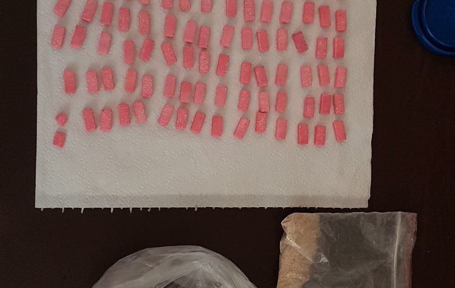 Dealer de ecstasy pentru clienții unor cluburi și grupuri exclusiviste din Oradea, prins în flagrant delict de DIICOT