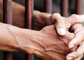 Criminalii, violatorii și tâlharii nu mai pot fi eliberați condiționat. Deputații au adoptat modificările aduse în acest sens Codului Penal