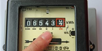 Descinderi la hoții de curent | Zeci de case legate ilegal la rețeaua de electricitate, percheziționate