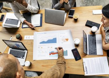Granturi de până la 100.000 de euro fiecare pentru studenţii care vor să-şi dezvolte o afacere