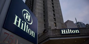 Lanţul hotelier Hilton a anunţat concedierea a 2100 de angajaţi