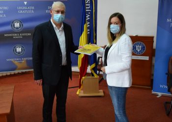 O petiție semnată de 18.000 de cetățeni pentru desființarea Secției pentru  Investigarea Infracțiunilor din Justiție, înmânată ministrului Justiției