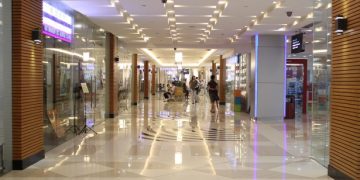 Protest la redeschiderea mall-urilor. Mai multe magazine nu şi-au reluat activitatea în „centrele comerciale incorecte”