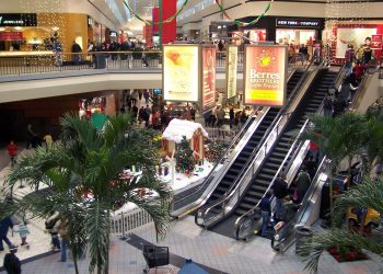 Mall-urile s-ar putea redeschide pe 15 iunie. Ministrul Economiei se întâlneşte, marţi, cu reprezentanţii marilor magazine