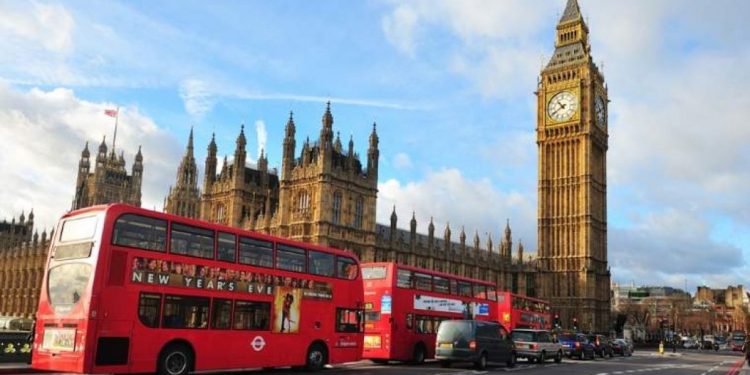 Britanicii trec prin cel mai mare declin lunar din istoria ţării