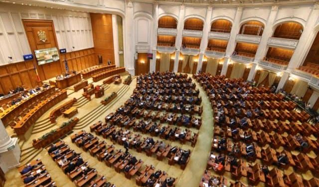 S-a votat! Pensiile speciale mai mari de 7.000 de lei vor fi impozitate cu 85%