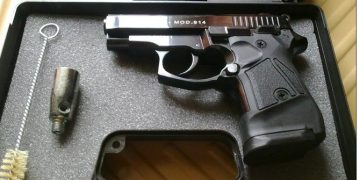 Şi-a cumpărat pistol cu banii din vânzarea etnobotanicelor. Îl ţinea ascuns în coteţul găinilor