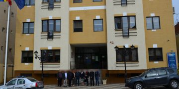 Secretarul primăriei Tășnad a fost dus la audieri de procurorii DIICOT