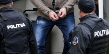 Percheziţii într-un dosar de „turism sexual”. Oradea, pe lista oraşelor unde suspecţii îşi plasau prostituatele