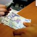 Salariul mediu brut a scăzut cu 185 de lei în aprilie, prima lună de blocaj complet