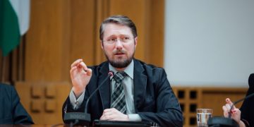 Prioritate la trecerea graniţelor pentru lucrătorii transfrontalieri, cerută printr-o iniţiativă a deputatului UDMR Szabó Ödön