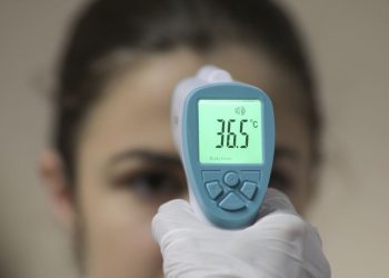 Avocatul Poporului recomandă primirea elevilor cu temperatura peste 37,3 C la Evaluarea Naţională şi la Bacalaureat