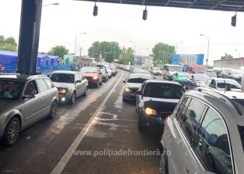 Aglomeraţie la frontiera cu Ungaria, după eliminarea izolării pentru cei ce vin din zonele verzi. Cât durează aşteptarea în vămi?