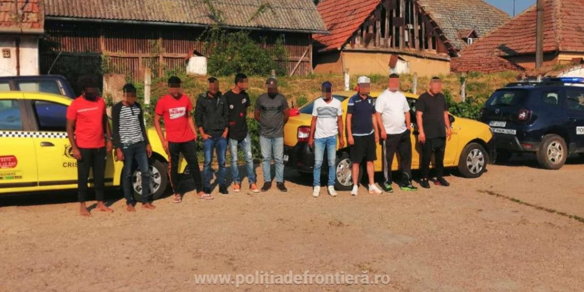 Taximetriști transformați în călăuze pentru migranți