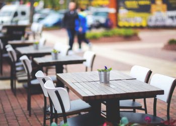 Patronatele din turism vor să dea în judecată Guvernul, dacă restaurantele din hoteluri nu se deschid pe 15 iunie