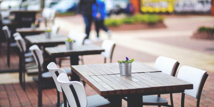 Patronatele din turism vor să dea în judecată Guvernul, dacă restaurantele din hoteluri nu se deschid pe 15 iunie