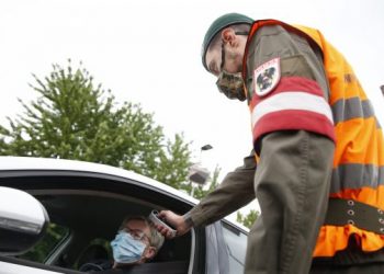 Carantină pentru români, la intrarea în Austria