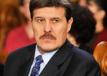 Judecător militar, trecut direct în retragere prin decret prezidențial. Cezarian Buga era general-locotenent cu trei stele