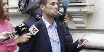 Precizări ale SIIJ | Ce acuze i se aduc fostului procuror DNA Mircea Negulescu. În același caz a fost reținut și un ofițer de poliție judiciară