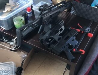 Arme și grenade, la imprimanta 3D | Un întreg arsenal a fost găsit la un irakian stabilit în România